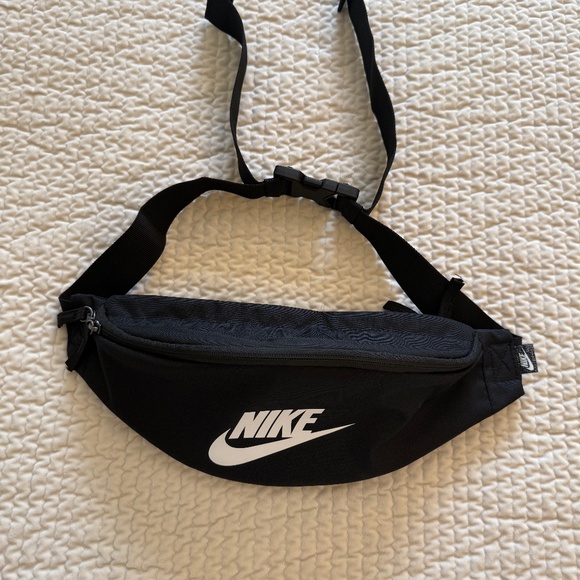 Nike Fanny Pack - Picture 1 of 2